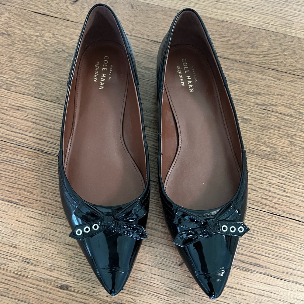 Black ballerinas, size 7
